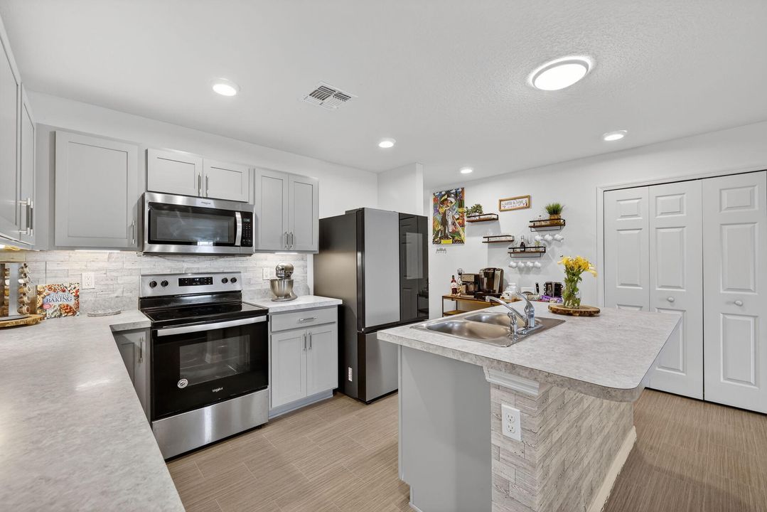 For Sale: $471,000 (4 beds, 2 baths, 2134 Square Feet)