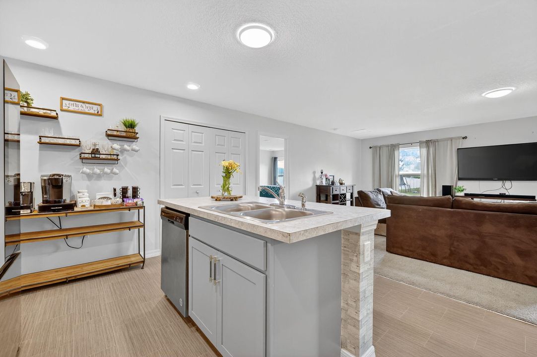 For Sale: $471,000 (4 beds, 2 baths, 2134 Square Feet)