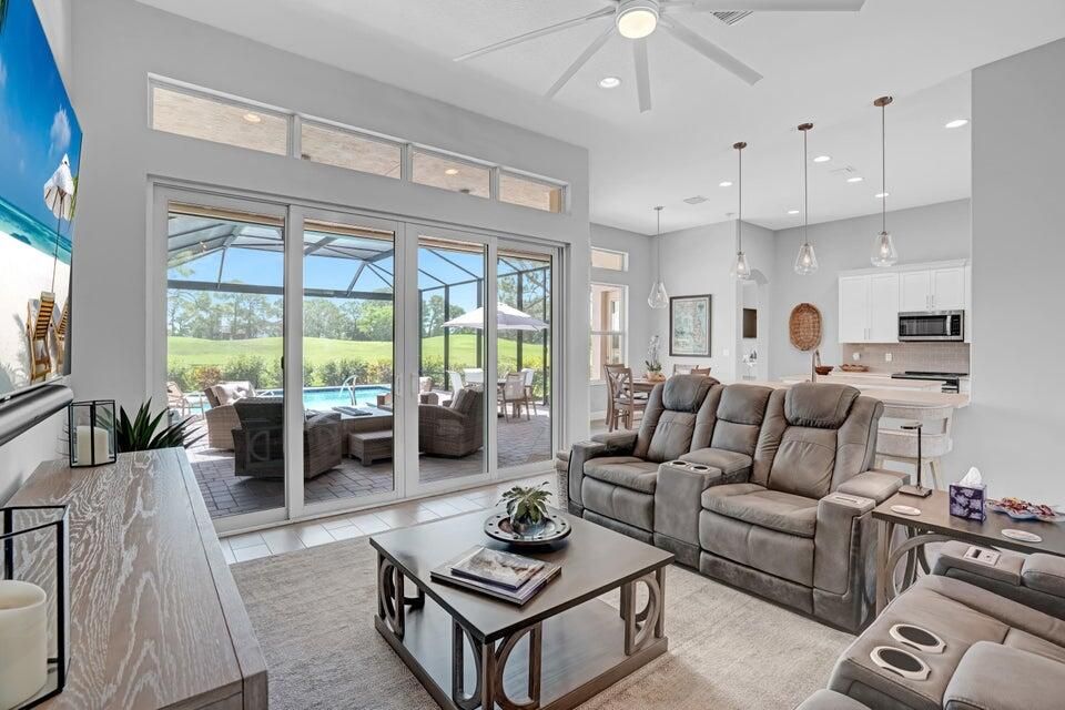 На продажу: $749,900 (3 спален, 3 ванн, 2363 Квадратных фут)