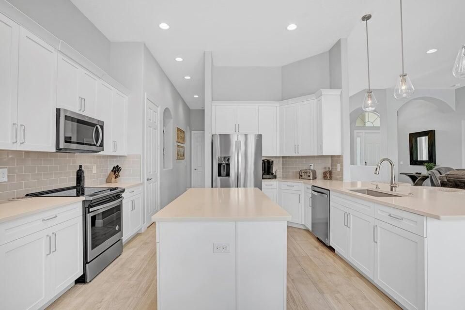 На продажу: $749,900 (3 спален, 3 ванн, 2363 Квадратных фут)