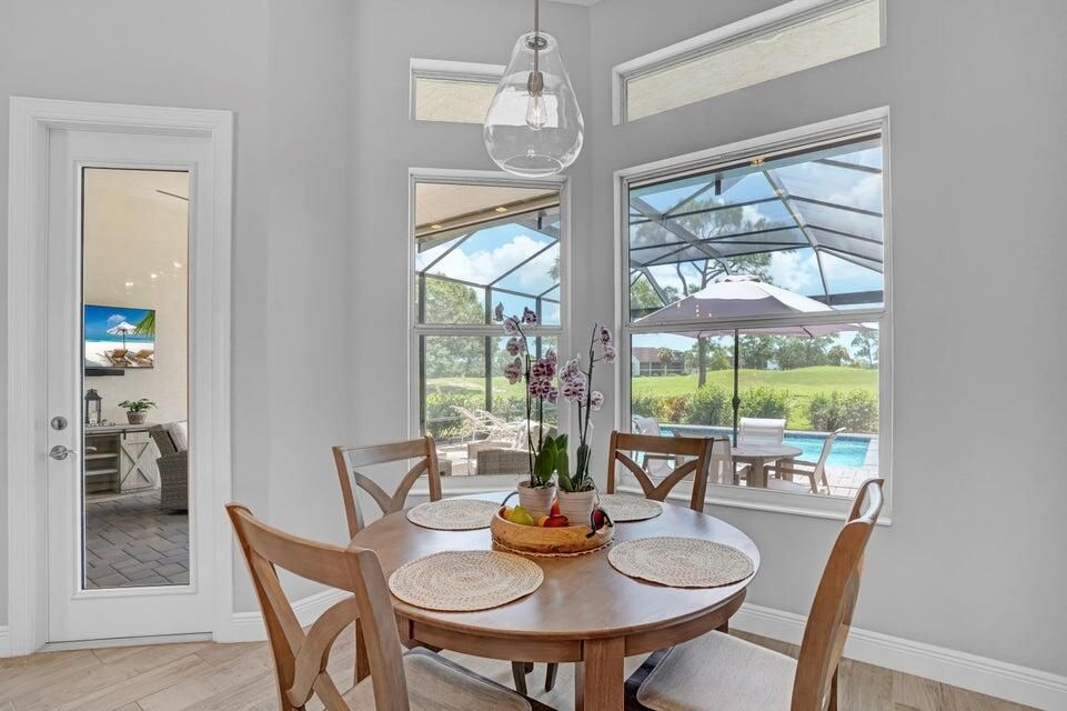 На продажу: $749,900 (3 спален, 3 ванн, 2363 Квадратных фут)