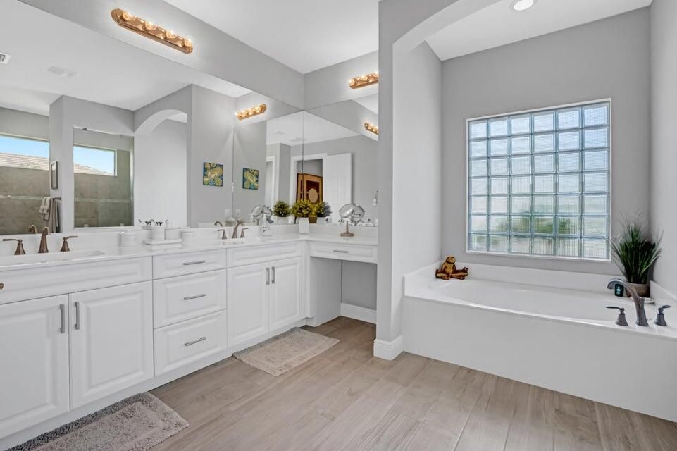 На продажу: $749,900 (3 спален, 3 ванн, 2363 Квадратных фут)