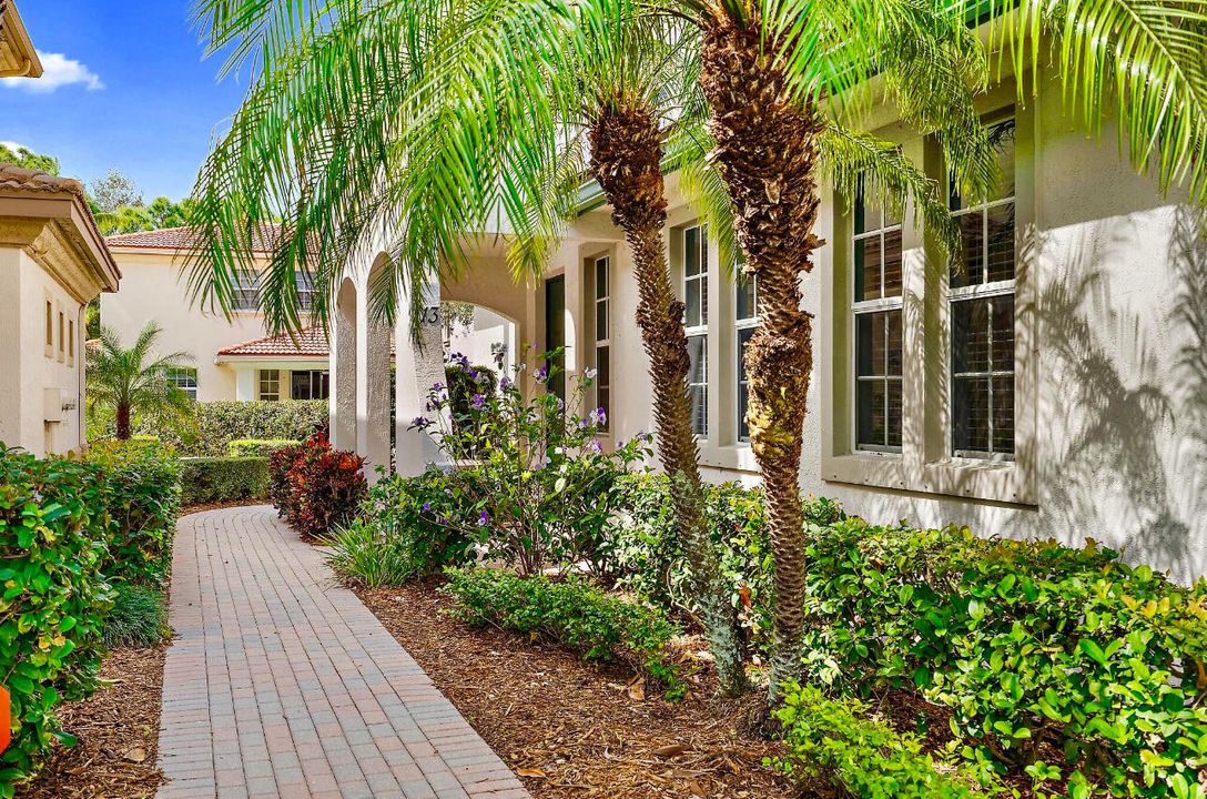 For Rent: $3,700 (2 beds, 2 baths, 1144 Square Feet)