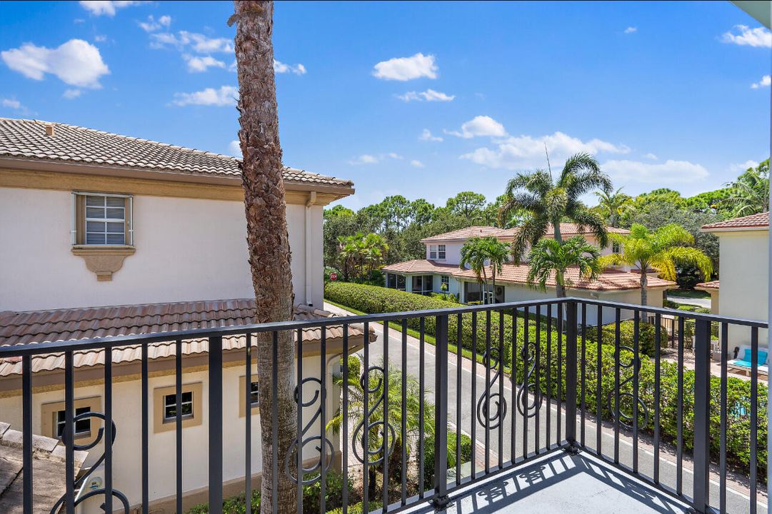 For Rent: $3,700 (2 beds, 2 baths, 1144 Square Feet)