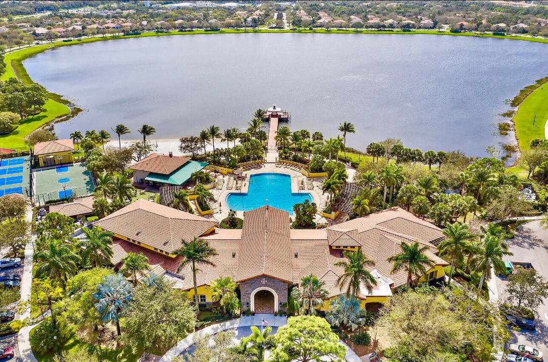 For Rent: $3,700 (2 beds, 2 baths, 1144 Square Feet)