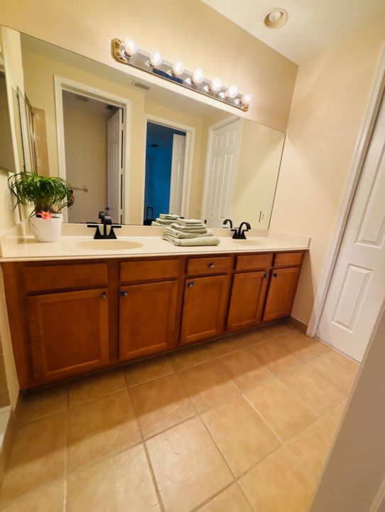 For Rent: $3,700 (2 beds, 2 baths, 1144 Square Feet)