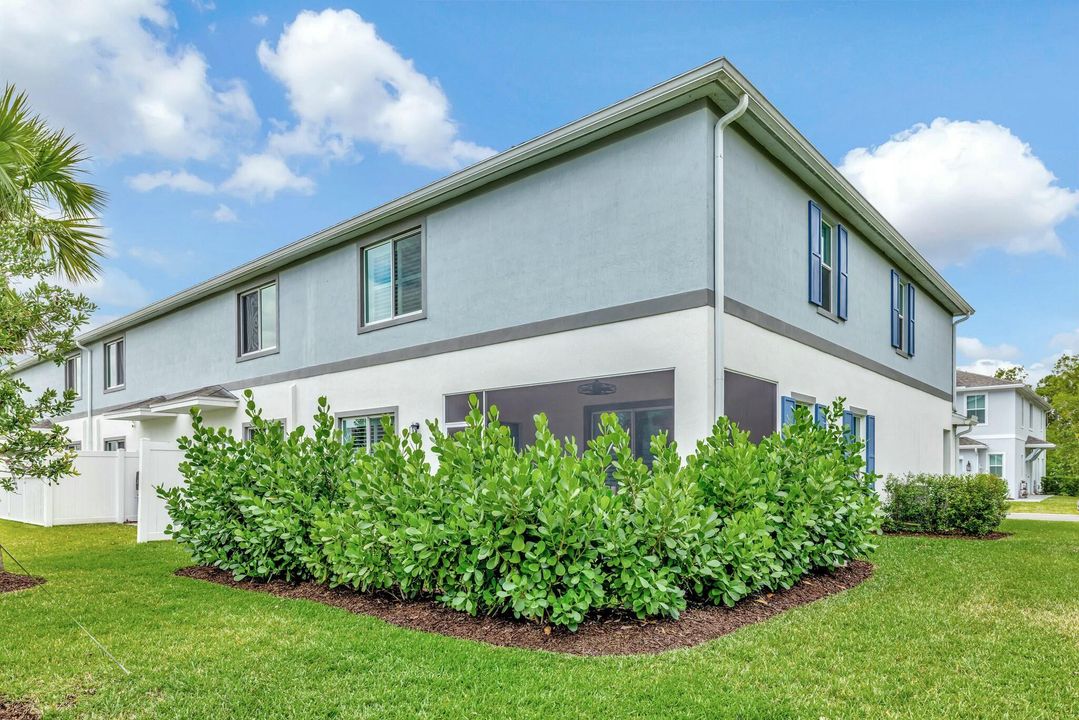 En Venta: $394,000 (4 camas, 2 baños, 2230 Pies cuadrados)