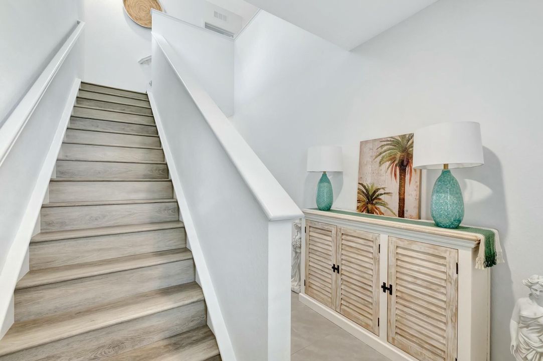 En Venta: $394,000 (4 camas, 2 baños, 2230 Pies cuadrados)