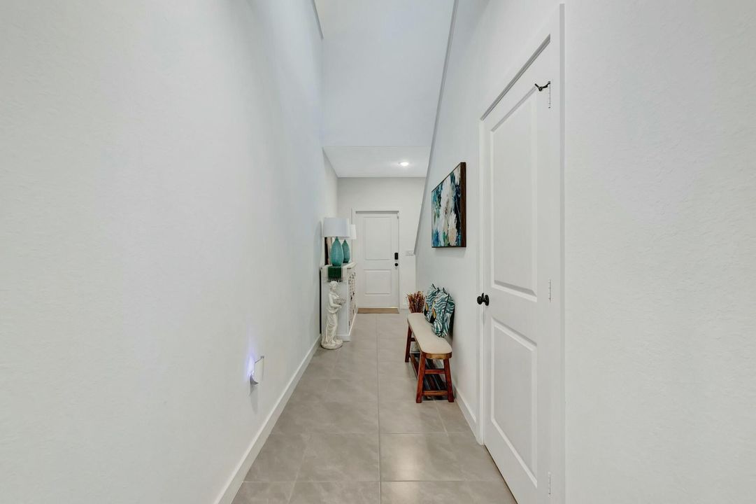 En Venta: $394,000 (4 camas, 2 baños, 2230 Pies cuadrados)