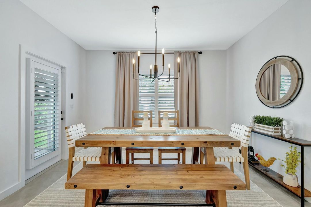 En Venta: $394,000 (4 camas, 2 baños, 2230 Pies cuadrados)