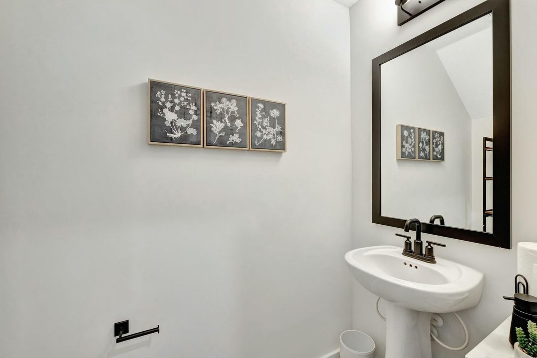 En Venta: $394,000 (4 camas, 2 baños, 2230 Pies cuadrados)