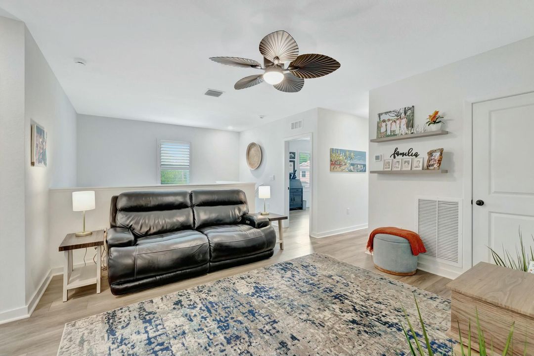 En Venta: $394,000 (4 camas, 2 baños, 2230 Pies cuadrados)