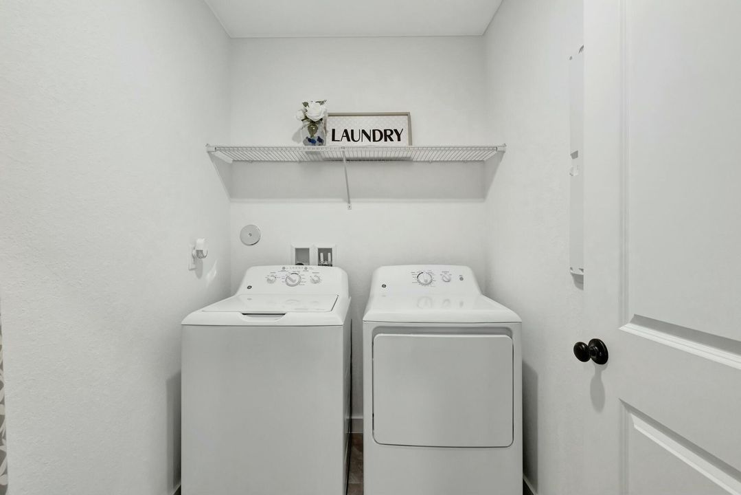 En Venta: $394,000 (4 camas, 2 baños, 2230 Pies cuadrados)