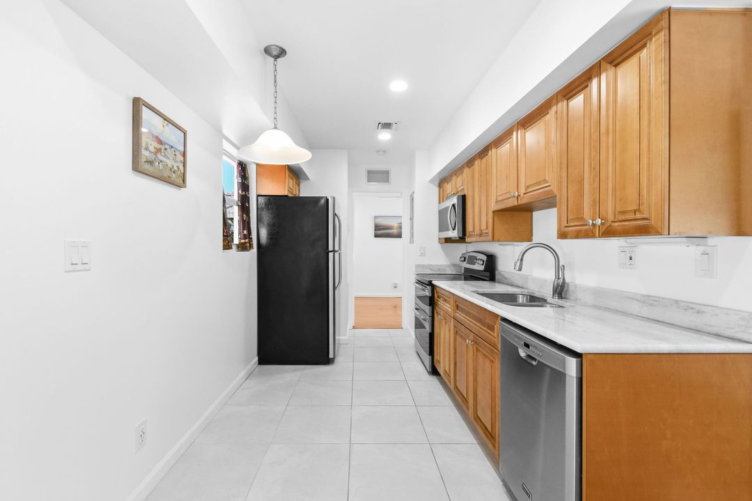 В аренду: $2,175 (2 спален, 1 ванн, 756 Квадратных фут)