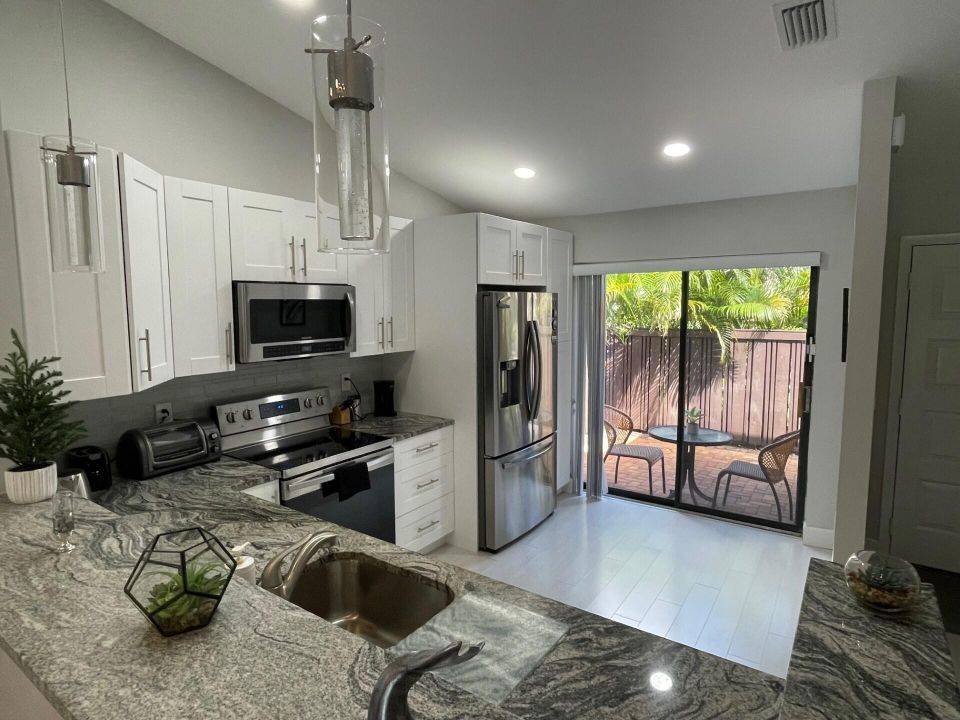 На продажу: $399,000 (2 спален, 2 ванн, 1411 Квадратных фут)