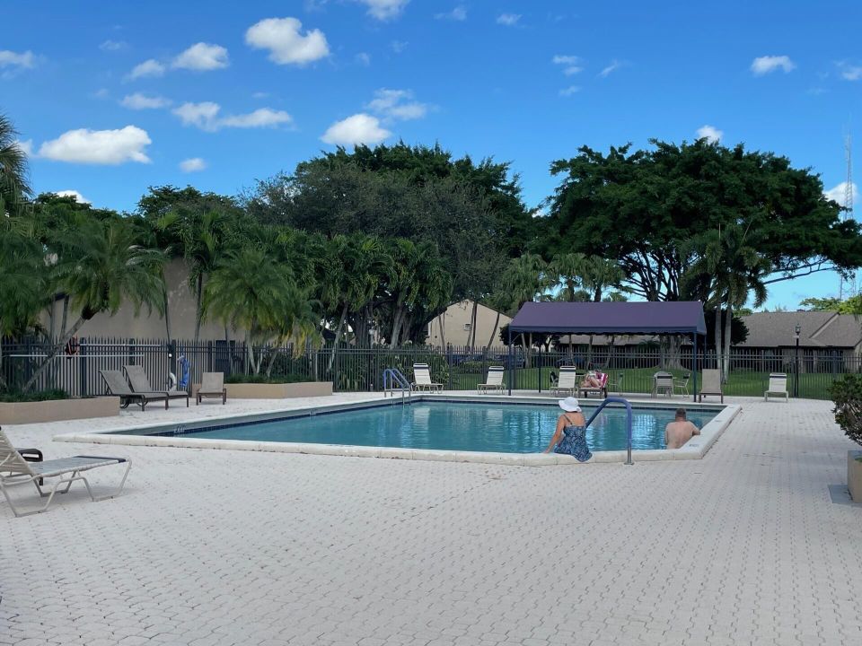 На продажу: $399,000 (2 спален, 2 ванн, 1411 Квадратных фут)