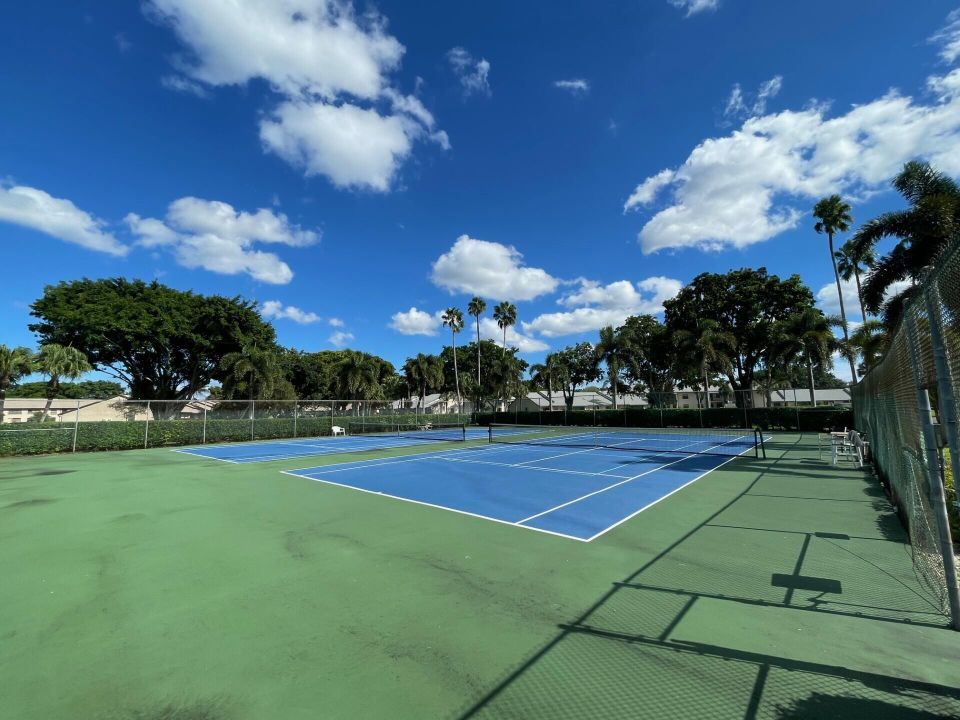 На продажу: $399,000 (2 спален, 2 ванн, 1411 Квадратных фут)