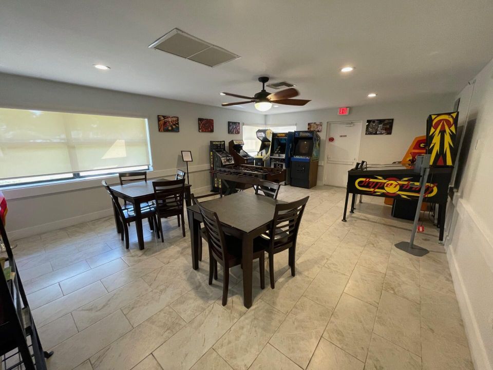 На продажу: $399,000 (2 спален, 2 ванн, 1411 Квадратных фут)