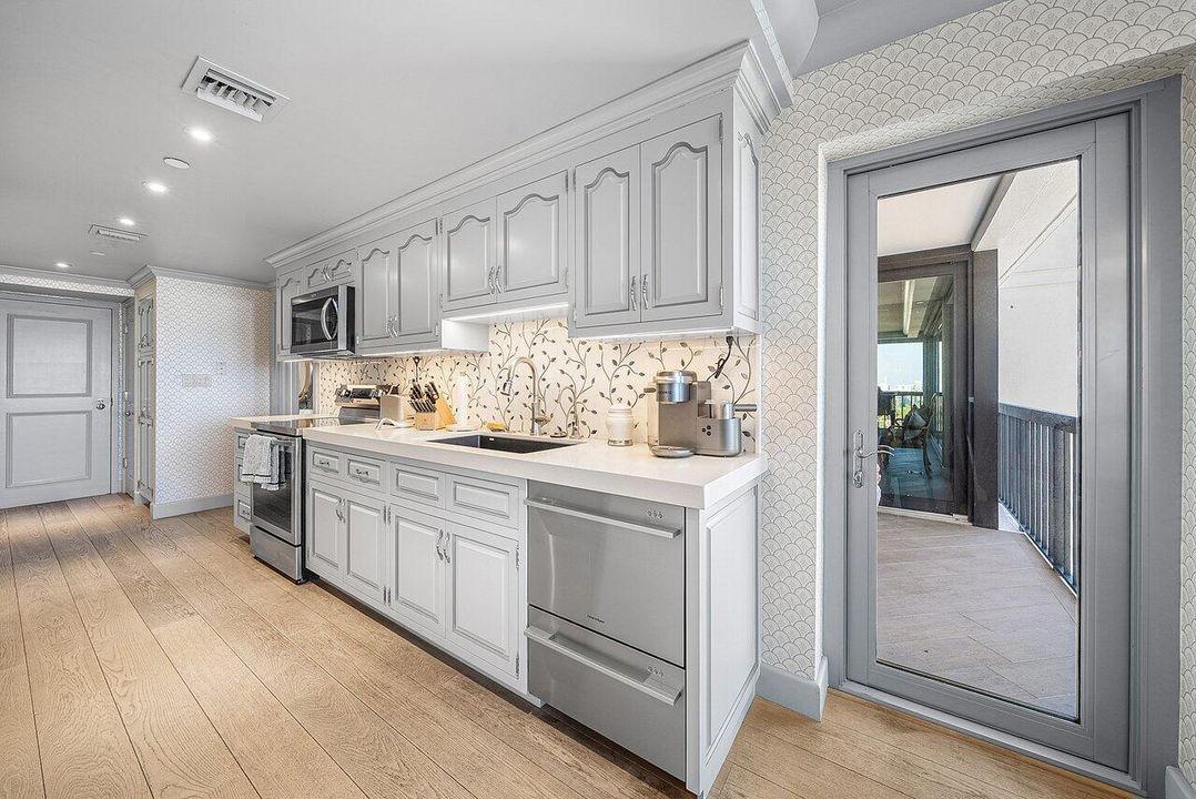 На продажу: $3,795,000 (3 спален, 3 ванн, 2647 Квадратных фут)