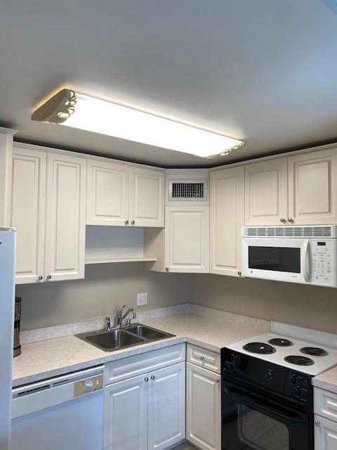 For Rent: $1,950 (2 beds, 1 baths, 842 Square Feet)