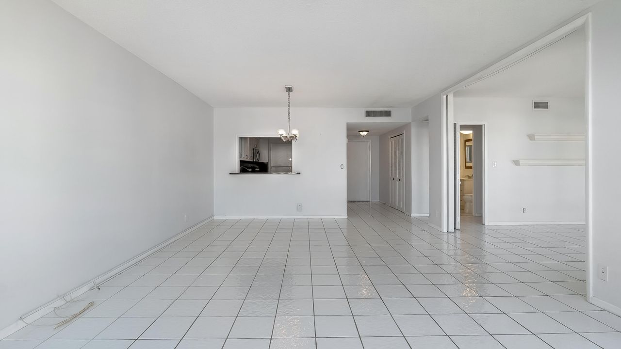 For Sale: $388,888 (2 beds, 2 baths, 1395 Square Feet)