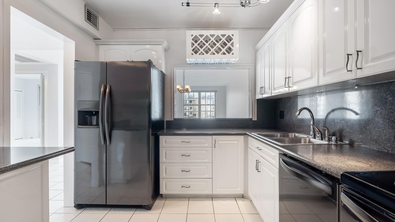 For Sale: $388,888 (2 beds, 2 baths, 1395 Square Feet)