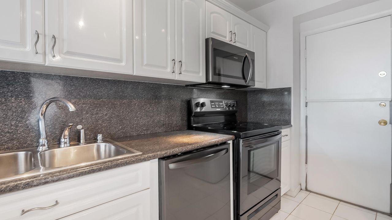 For Sale: $388,888 (2 beds, 2 baths, 1395 Square Feet)