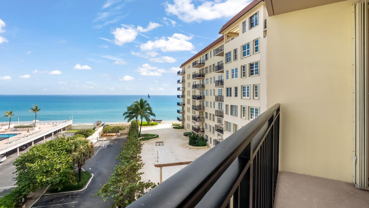 For Sale: $388,888 (2 beds, 2 baths, 1395 Square Feet)
