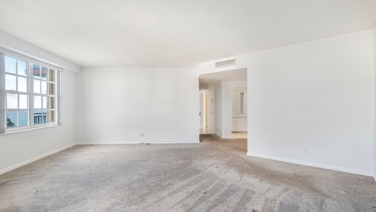 For Sale: $388,888 (2 beds, 2 baths, 1395 Square Feet)