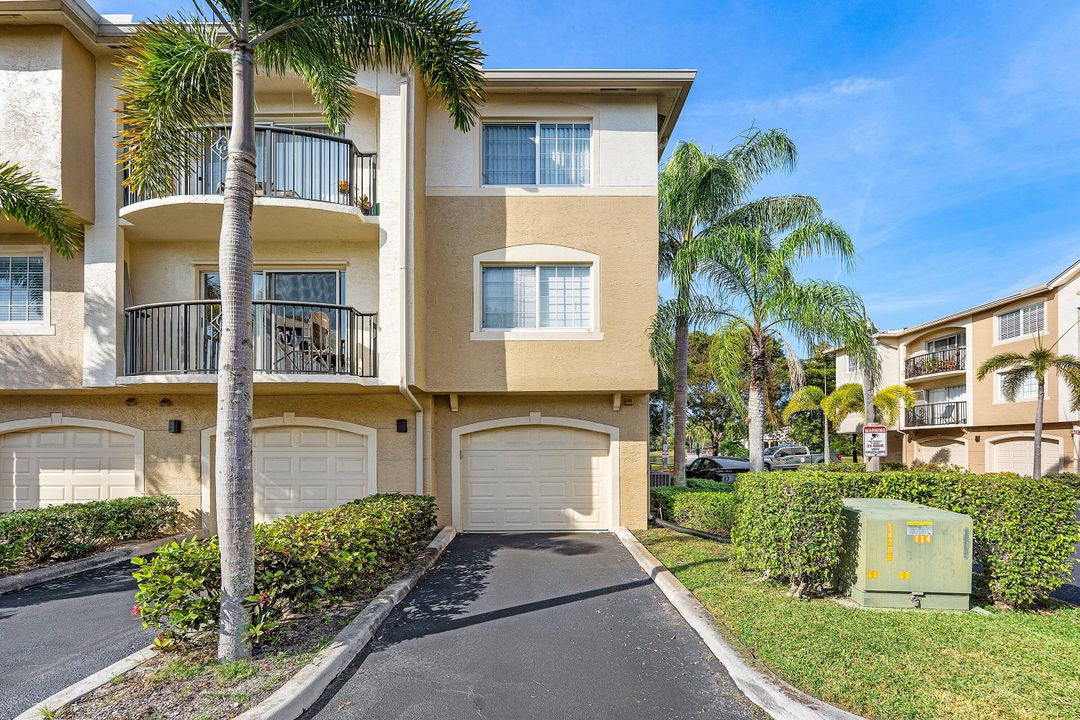 出租: $3,650 (2 贝兹, 2 浴室, 1107 平方英尺)