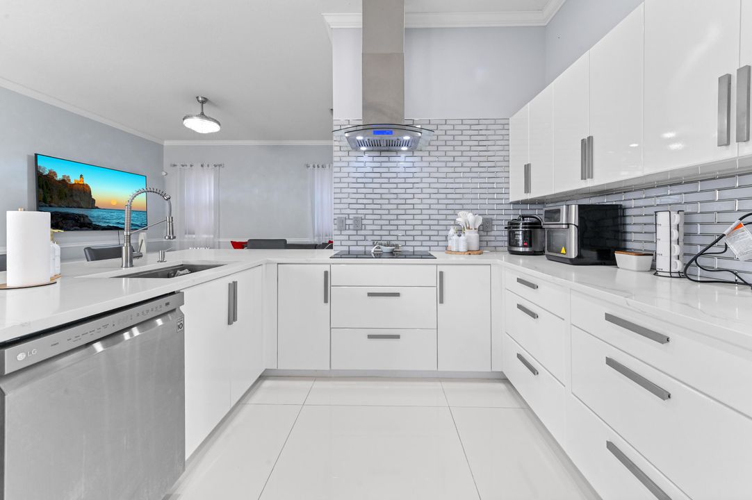 На продажу: $725,000 (4 спален, 2 ванн, 2233 Квадратных фут)