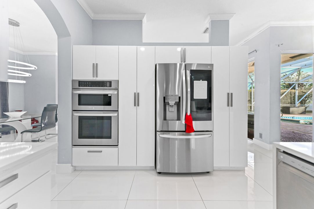 На продажу: $725,000 (4 спален, 2 ванн, 2233 Квадратных фут)