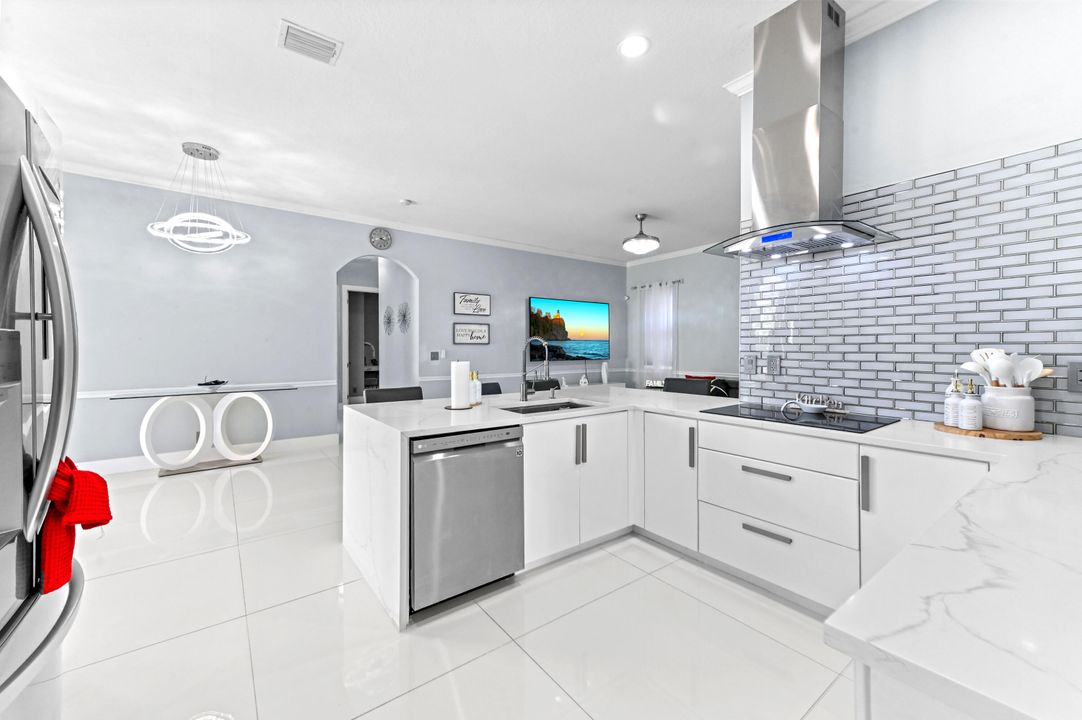 На продажу: $725,000 (4 спален, 2 ванн, 2233 Квадратных фут)