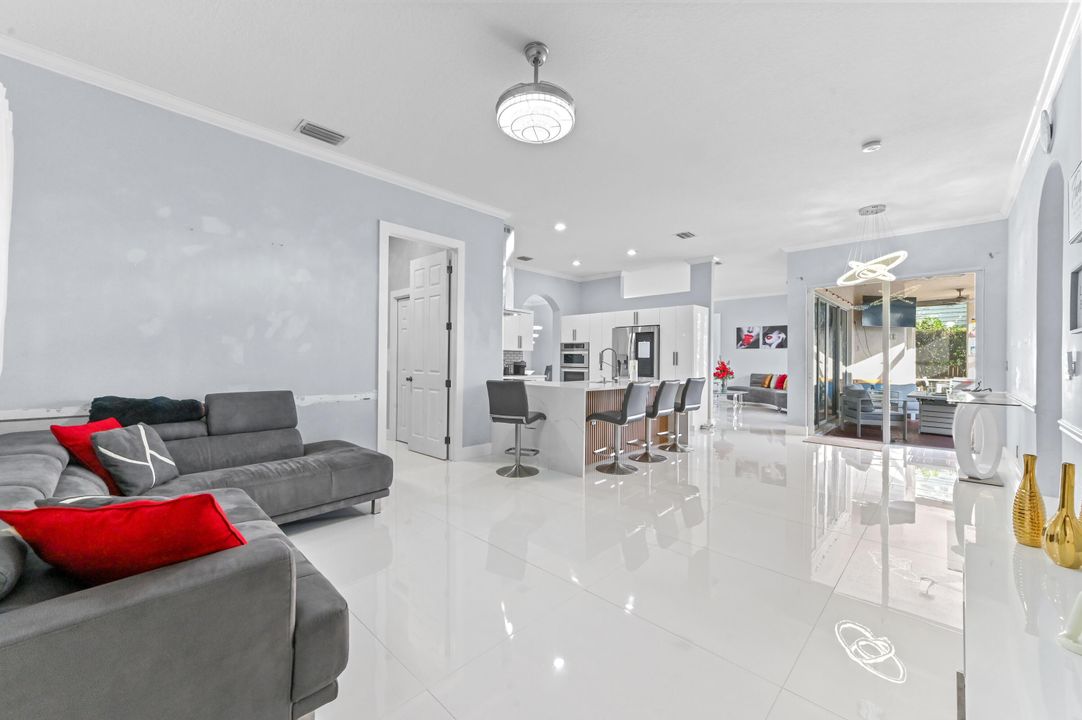 На продажу: $725,000 (4 спален, 2 ванн, 2233 Квадратных фут)