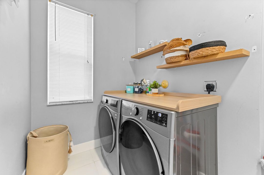 На продажу: $725,000 (4 спален, 2 ванн, 2233 Квадратных фут)