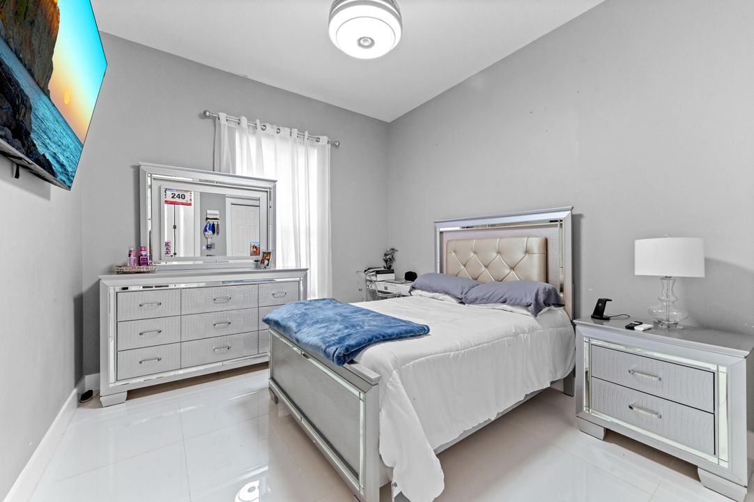 На продажу: $725,000 (4 спален, 2 ванн, 2233 Квадратных фут)