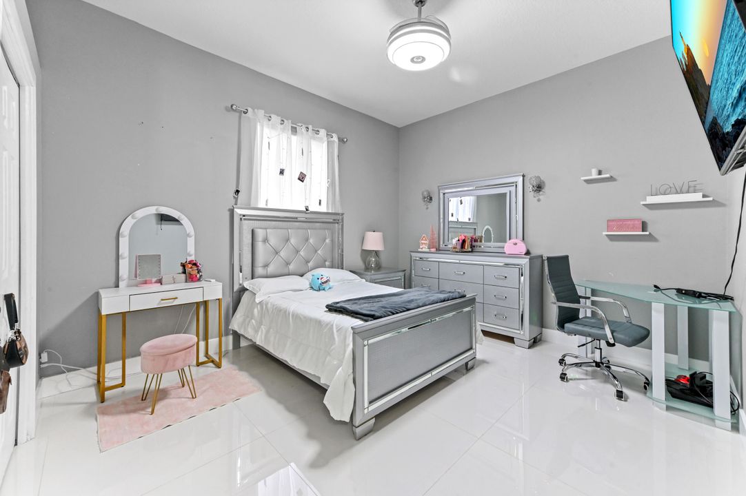 На продажу: $725,000 (4 спален, 2 ванн, 2233 Квадратных фут)