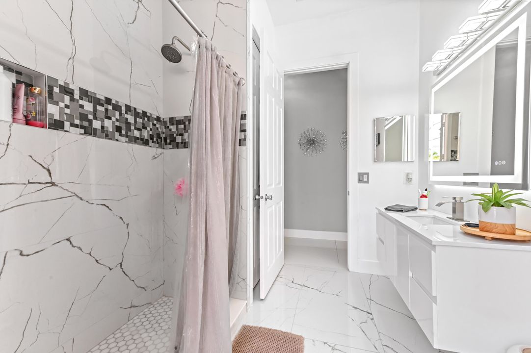 На продажу: $725,000 (4 спален, 2 ванн, 2233 Квадратных фут)