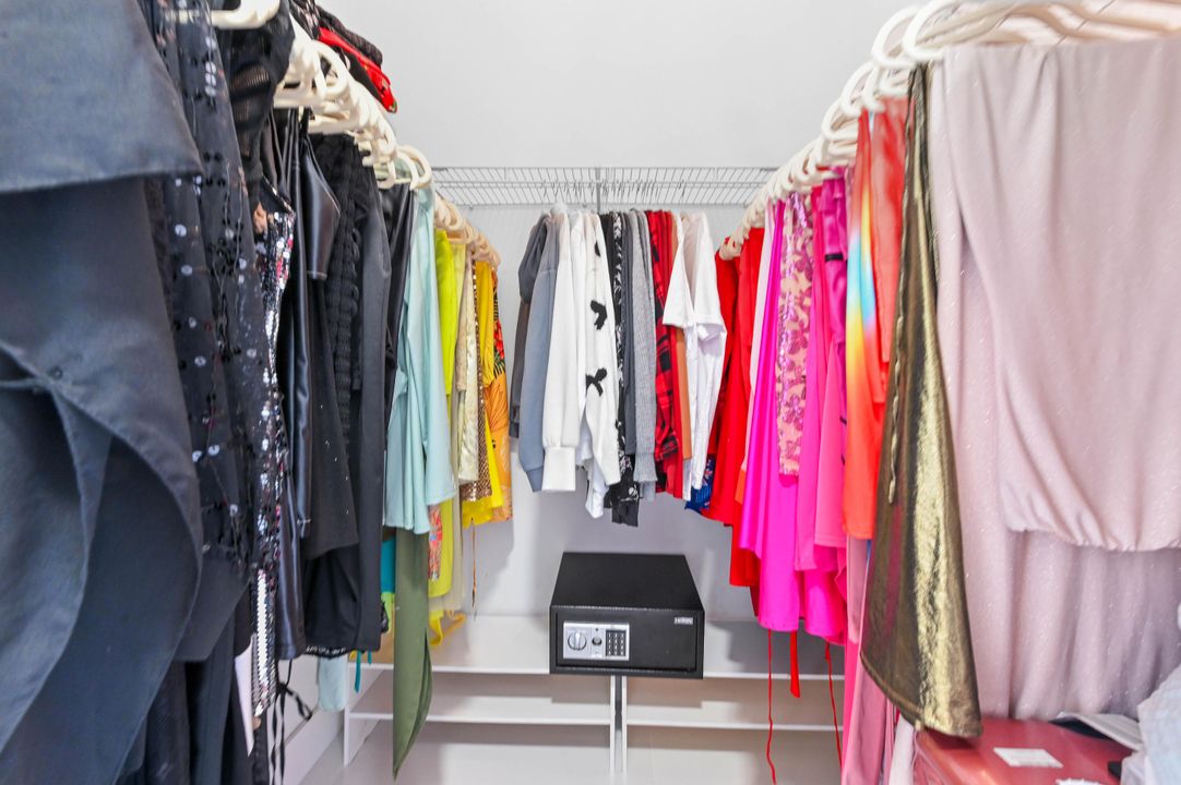 На продажу: $725,000 (4 спален, 2 ванн, 2233 Квадратных фут)