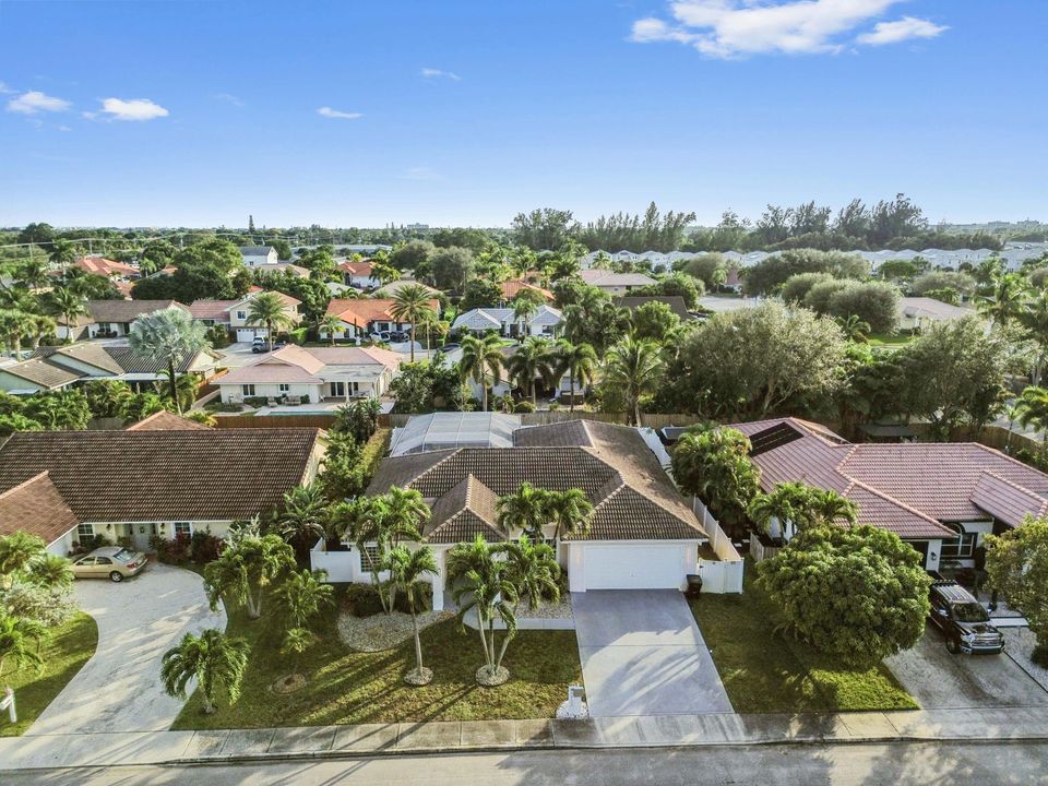 На продажу: $725,000 (4 спален, 2 ванн, 2233 Квадратных фут)