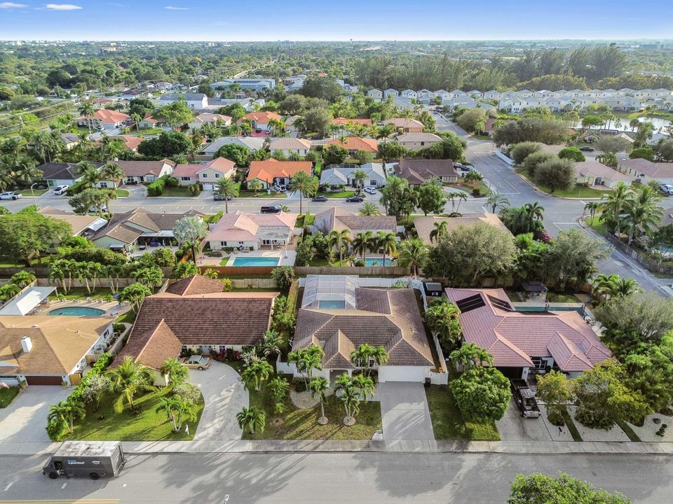 На продажу: $725,000 (4 спален, 2 ванн, 2233 Квадратных фут)