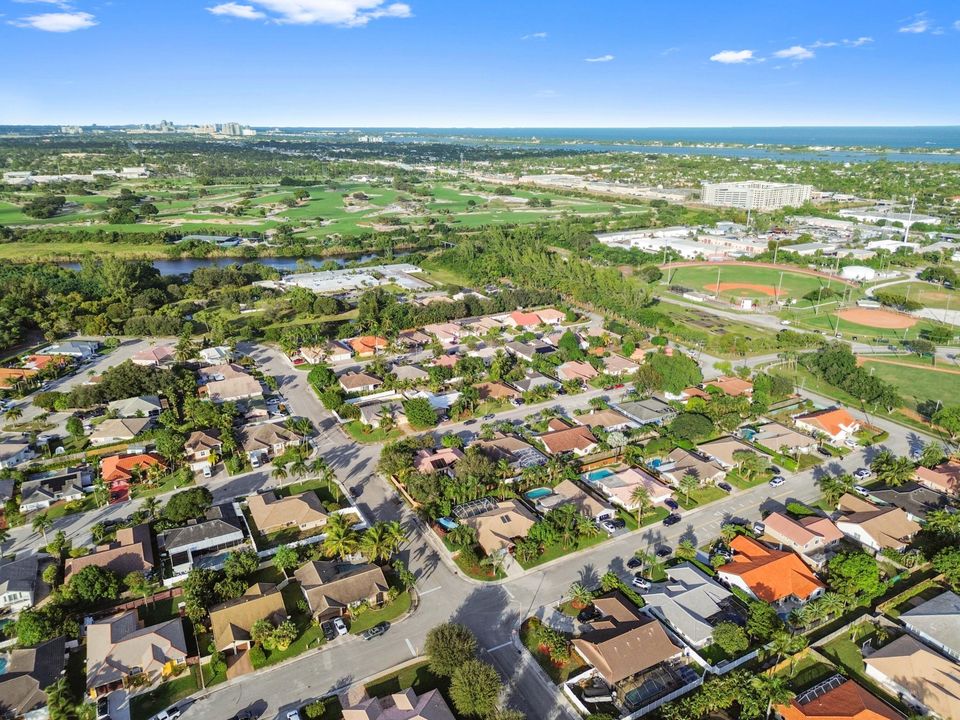 На продажу: $725,000 (4 спален, 2 ванн, 2233 Квадратных фут)