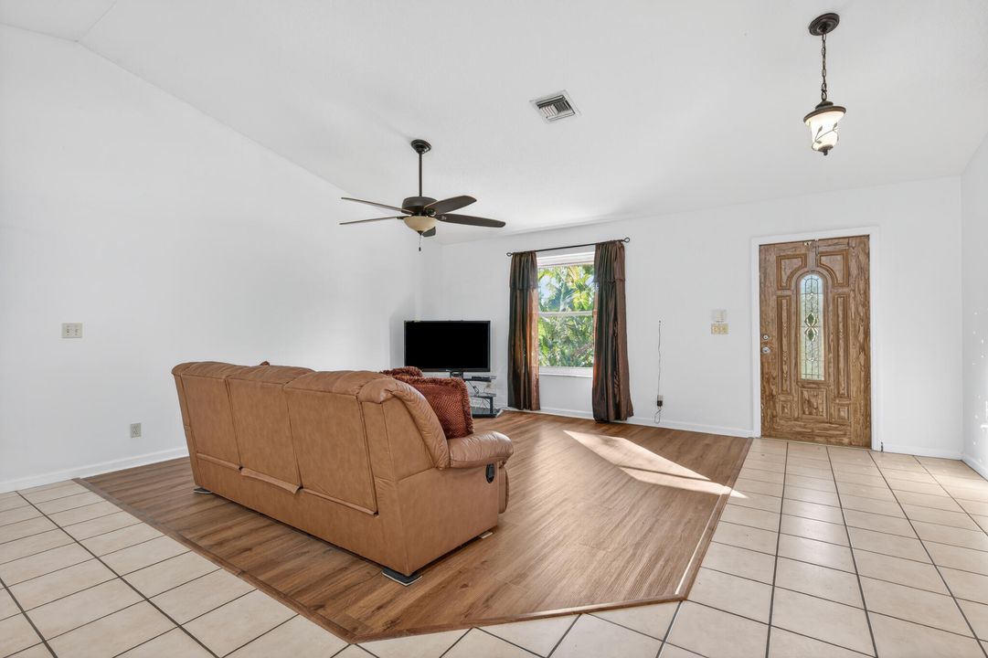 待售: $575,000 (3 贝兹, 2 浴室, 1956 平方英尺)