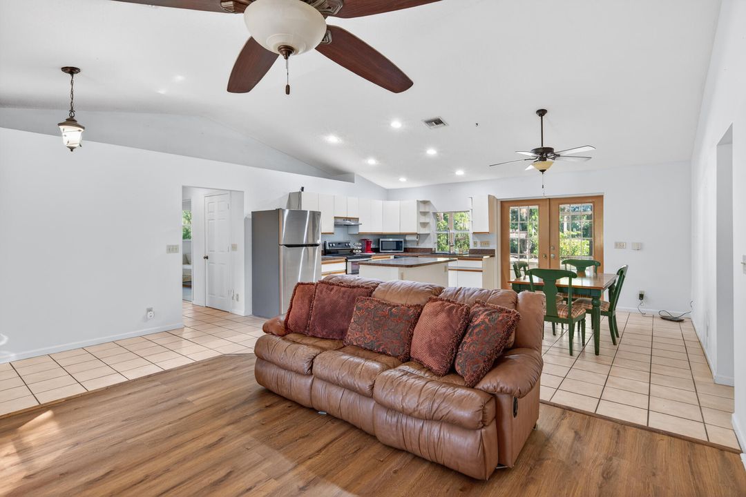 待售: $575,000 (3 贝兹, 2 浴室, 1956 平方英尺)