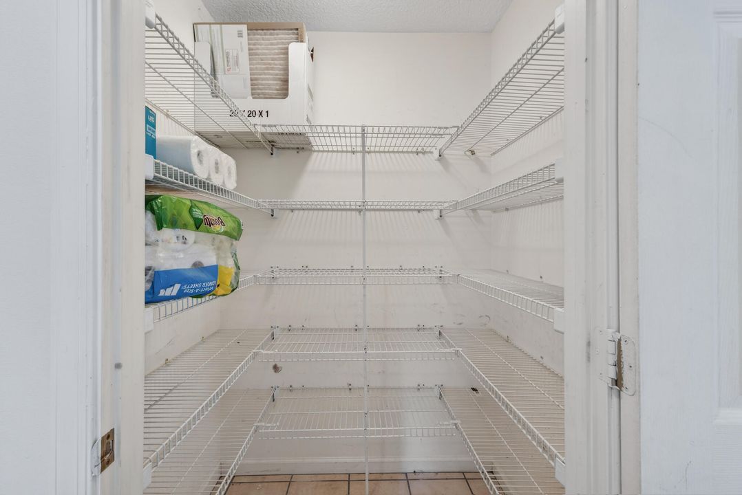 待售: $575,000 (3 贝兹, 2 浴室, 1956 平方英尺)