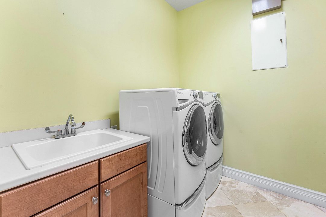 For Sale: $1,895,000 (4 beds, 3 baths, 3745 Square Feet)