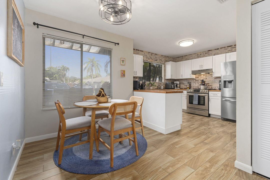 For Sale: $349,000 (2 beds, 2 baths, 1177 Square Feet)