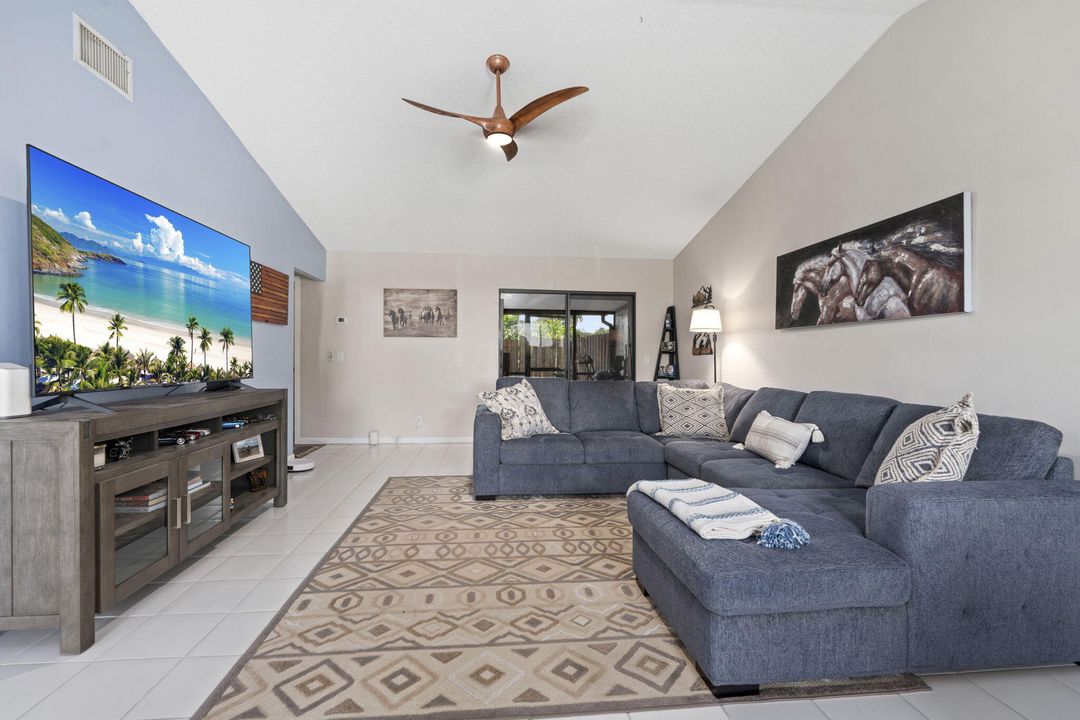 For Sale: $349,000 (2 beds, 2 baths, 1177 Square Feet)