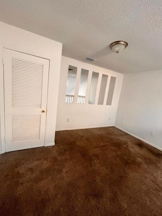 待售: $269,000 (2 贝兹, 1 浴室, 1027 平方英尺)