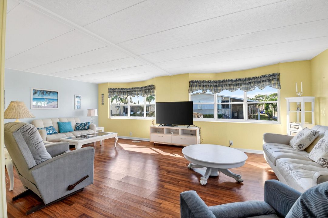 En Venta: $167,900 (3 camas, 2 baños, 1296 Pies cuadrados)